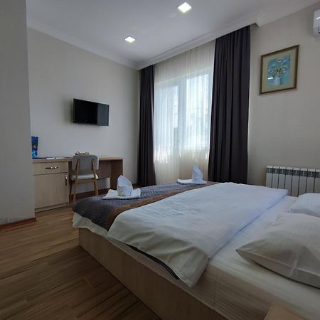 Hotel Botanica Tsjakvi Eksteriør bilde