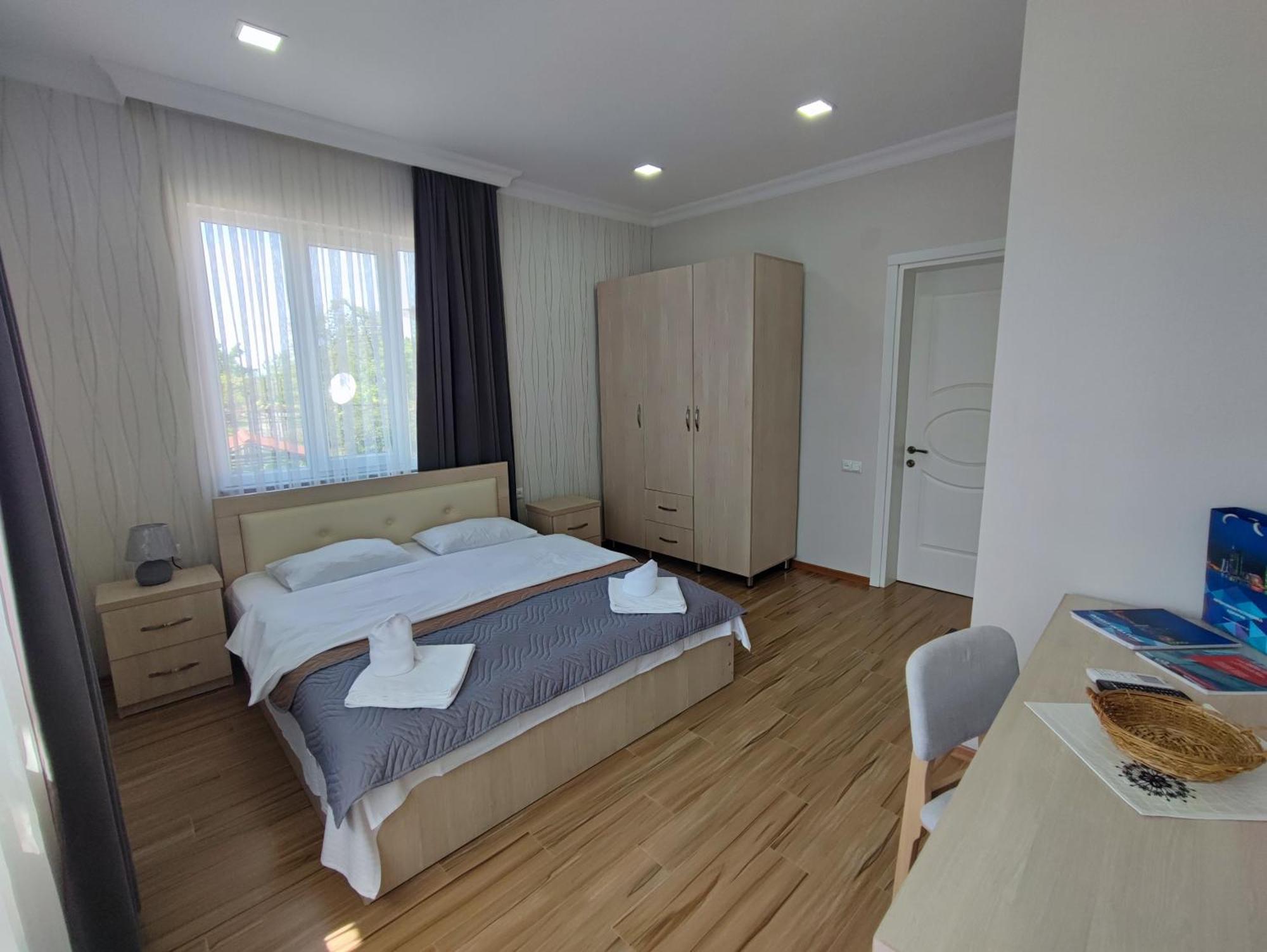 Hotel Botanica Tsjakvi Eksteriør bilde