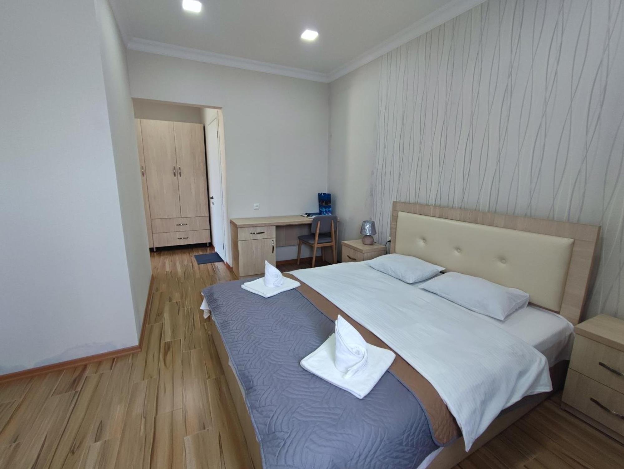 Hotel Botanica Tsjakvi Eksteriør bilde